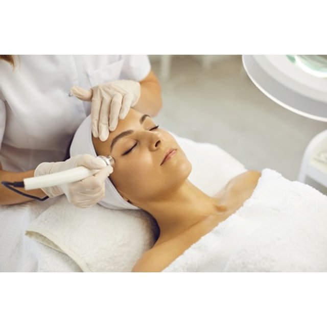 ¡Oferta especial para los primeros 50 cupones! Tratamiento facial con radiofrecuencia microdermoabrasión y limpieza