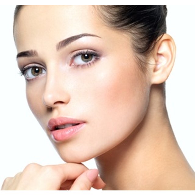 Tratamiento de rejuvenecimiento facial con hidratación de labios