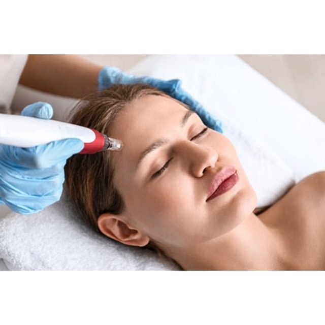 Sesión de Tratamiento Facial Rejuvenecedor BBGlow para el rostro entero