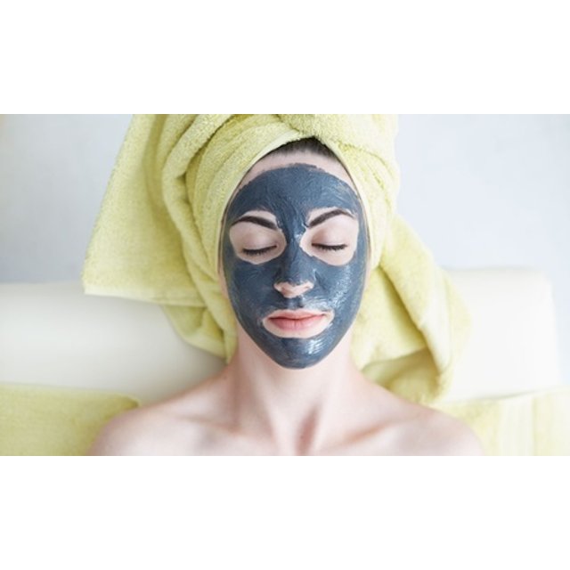 2 sesiones de tratamiento facial Hollywood Peel con mascarilla de carbón activo y láser Q-Switched