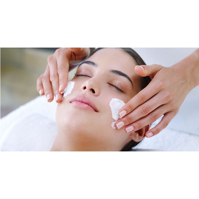 Strahlende Haut: 60 Min. Hollywood-Gesichtsbehandlung (Carbon-Laser)
