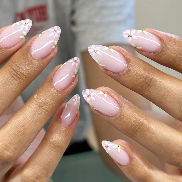24 pièces Boutons d'ongles Faux Ongles Fleur Blanche Jaune Rose Blush Faux Ongles Portables Couverture Complète Forme Amande Européenne Ongles à Presser