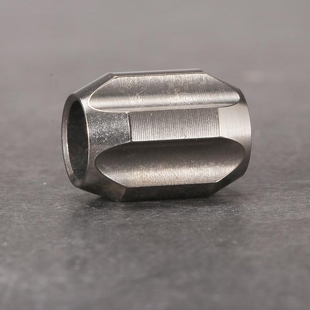 Una Serie Colorata Ciondolo Perline in Lega di Titanio per Coltello Laccetto per Coltello da Esterno Attrezzatura da Campeggio Sopravvivenza EDC Strumenti di Sopravvivenza Paracord argento