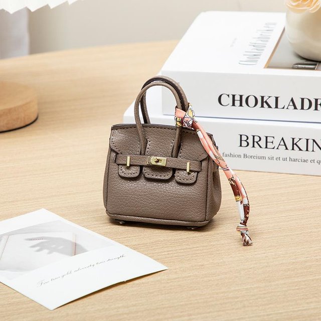 H-Familie Tasche kleiner Anhänger, Mini-Platin-Tasche, Beuteltasche, niedlicher kreativer Autoschlüsselanhänger, Anhänger, Kopfhörer, Lippenstifttasche white