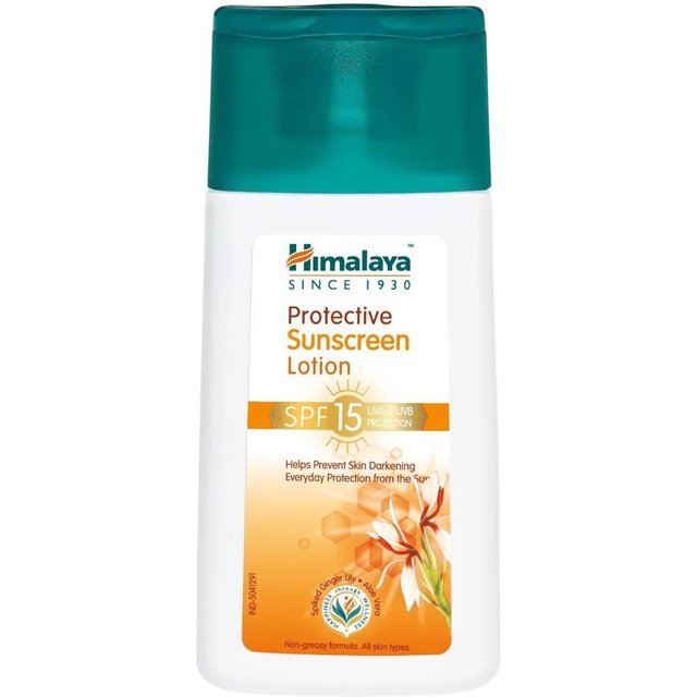 Himalaya Herbals Schützende Sonnencreme-Lotion LSF 15 | UVA- & UVB-Schutz | Nährende tägliche Feuchtigkeitspflege mit Aloe Vera | Für alle Hauttypen | 50ml blue