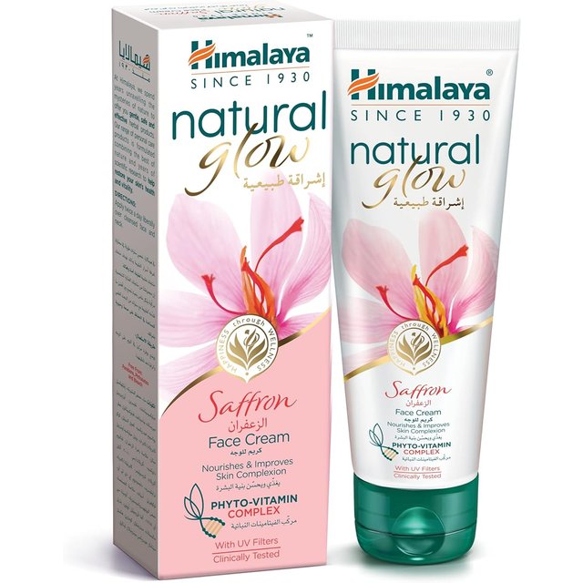 Crème Visage Himalaya Éclat Naturel Éclaircissante Pour Femmes 50g Avec Safran Et Luzerne Pour un Teint Éclatant et Uniforme et une Peau Douce et Lisse white