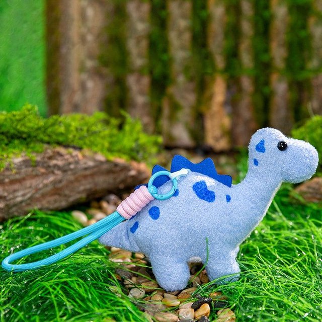 Porte-clés Peluche Dinosaure Parfumé Peluche Douce Parfumée Pour Sac à Dos d'Enfants Intérieurs de Voiture Cadeau d'Anniversaire Cadeau de la Saint-Valentin 15cm black