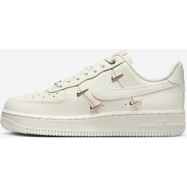 Tênis Nike Air Force 1 '07 LX Feminino