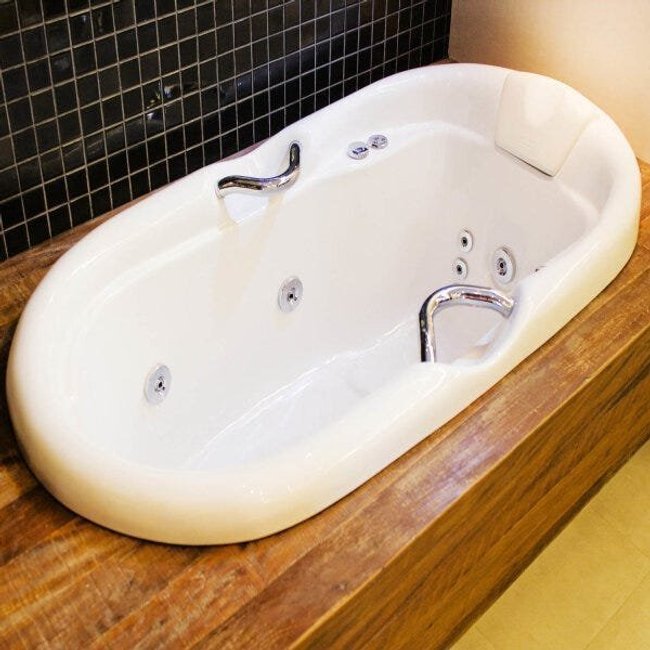 Banheira Hidromassagem Ouro Fino Acrilnew Oval Top Line 1,49m x 79cm x 53cm 05 Jatos