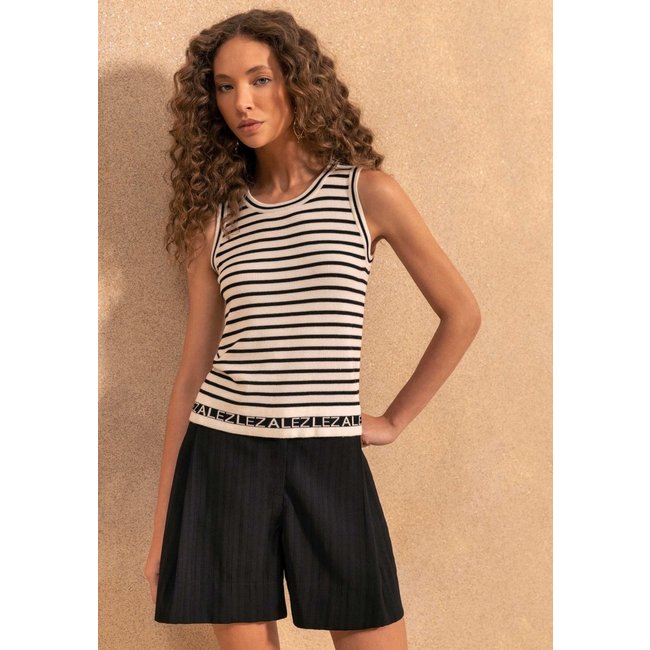 Blusa Regata Listrada Com Gola Redonda Em Malha Tricô