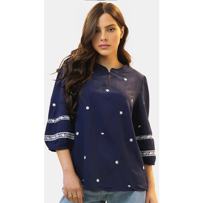 Blusa Feminina Marinho em Viscose Manga 3/4 Bordada Branco Azul