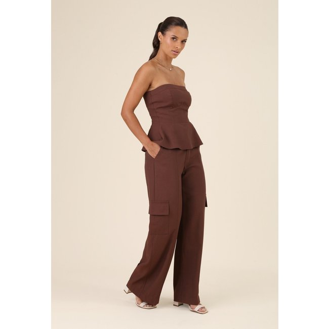 Calça Pop Me Wide Leg Bolso Cargo Em Alfaiataria Marrrom