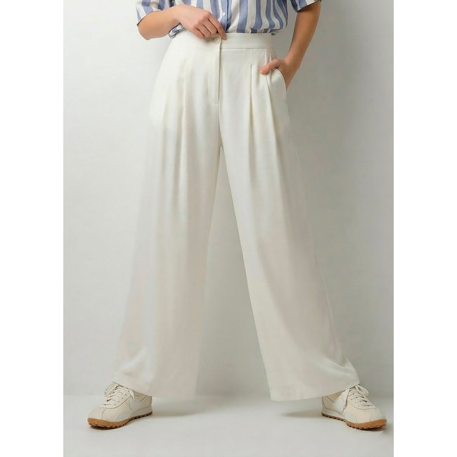 Calça Pantalona com Pregas Feminina Off White Sob com Bolsos