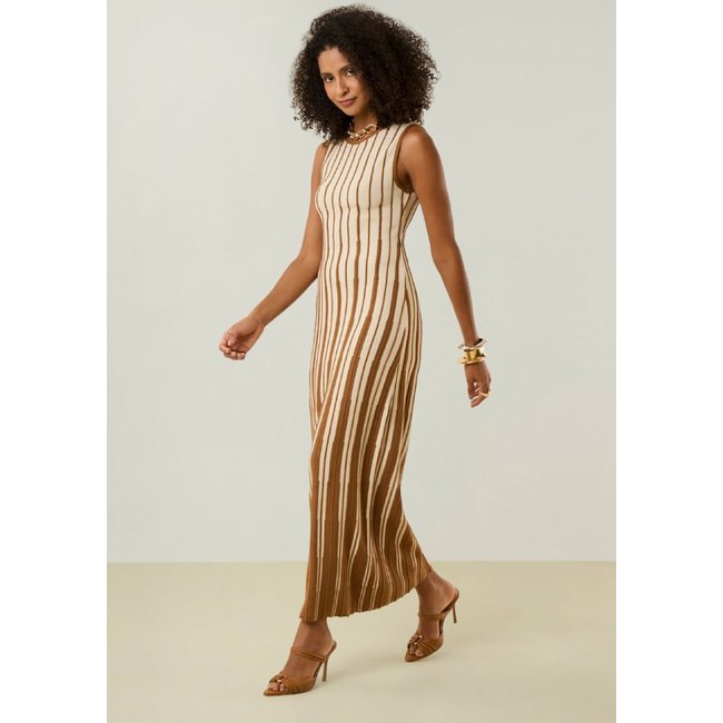 Vestido Maria Valentina Ajustado Decote Careca Sem Manga Longo Marrom