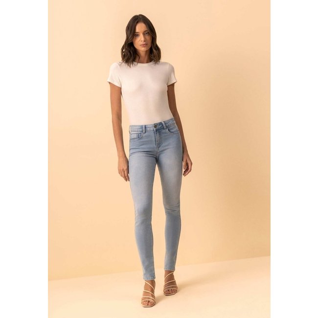 Calça Jeans Skinny De Cintura Média Com Elastano