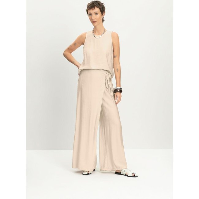 Blusa feminina alfaiataria sarjada Essendi -Natural Off-white