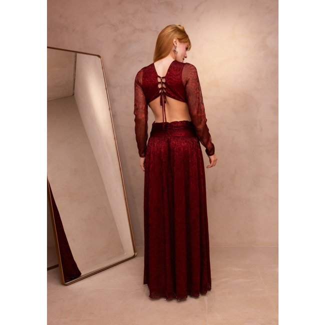 Vestido Longo Festa Madrinhas Formandas Manga Longa Abertura Lateral com Fenda Fios Lurex Zamy Marsala