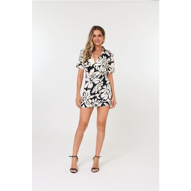 Vestido Curto Com Pregas