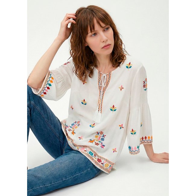 Blusa Branca em Viscose Manga 3/4 Sob Bordada Colorida Branco