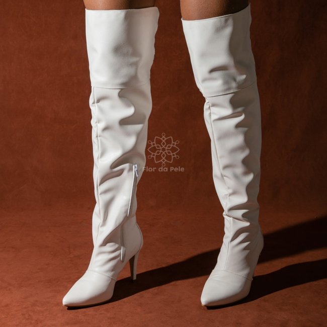 Bota Over Feminina Acima do Joelho Cano Alto Salto Fino Napa Branca