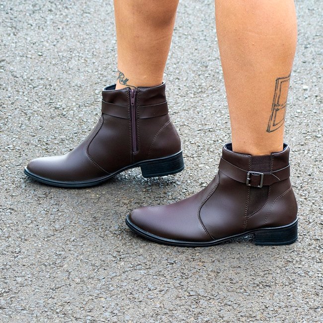 Bota Feminina Salto Baixo Coturno Cano Curto Com Fivela Ziper Lateral Marrom
