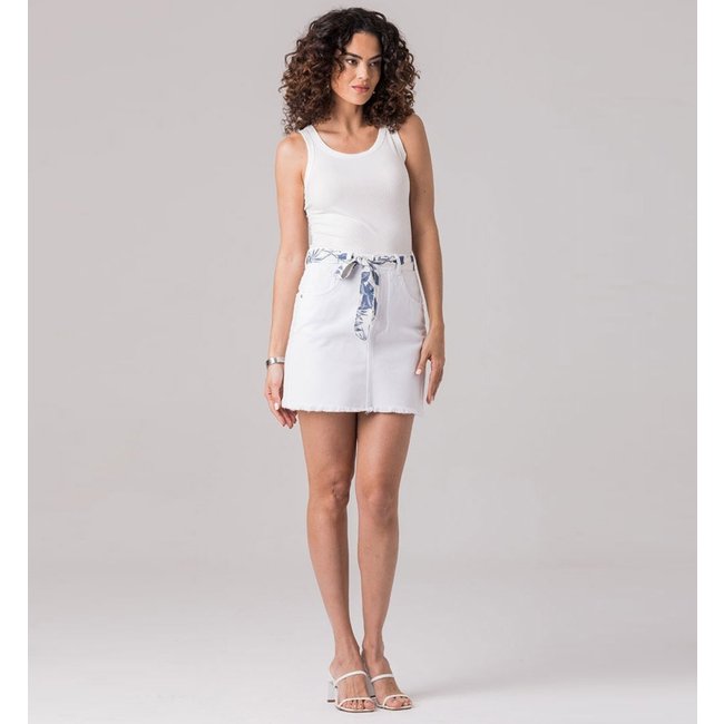 Mini Saia Sarja Feminina Disparate com Cinto de Lenço Branco