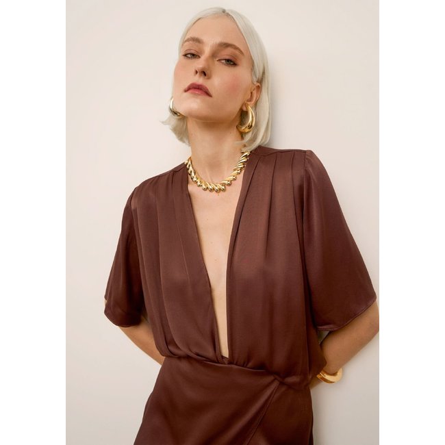 Blusa Iódice Solta Decote Transpassado Manga 3 Quartos Padrão Marrom