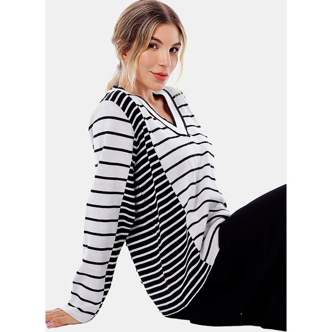 Blusa de tricot Gola V Listrada de Preto e Branco