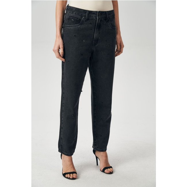 Calça Jeans Boyfriend Aplicações Feminina Acostamento