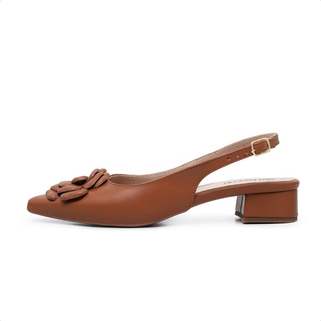 Scarpin Slingback LeRUCHEL Flor Bico Fino Caramelo