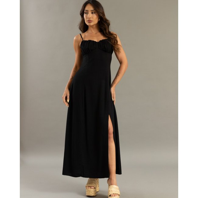 Vestido Longo Preto com Busto Franzido e Fenda Lateral Lemier Collection