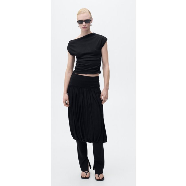 Blusa Mango Ajustada Juli Preta