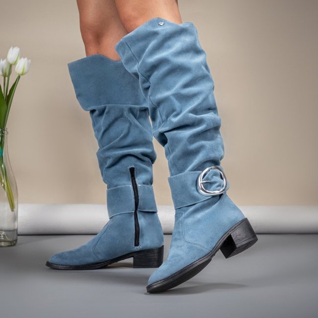 Bota Montaria Feminina GuGi Em Camurça Enrugada Cano Alto Zíper E Fivela Azul