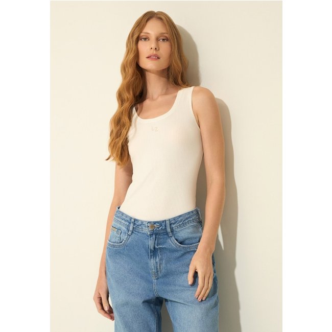 Blusa Regata Básica Canelada Em Malha Com Elastano