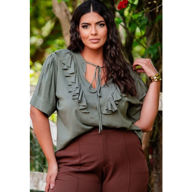 Blusa Plus Size com Babado e Decote V Verde