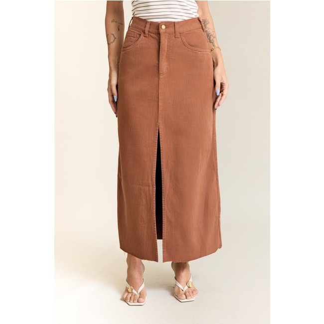 Saia Sarja Longa Feminina Abertura Frontal na Cor Caramelo Lemier Collection