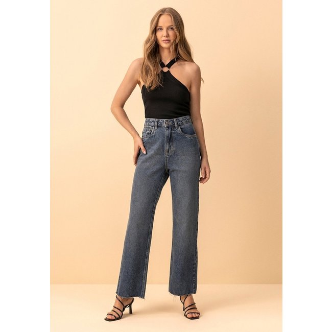 Calça Jeans Reta Cropped Com Cintura Alta E Barra A Fio