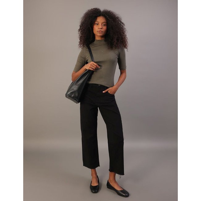 Calça Color Feminina Cropped Straight Barra a Fio - Preto Calvin Klein Jeans