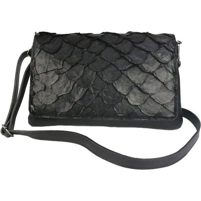 Bolsa Crisfael Couro com Tampa em Pirarucu Preto
