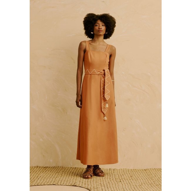 Vestido Midi Liso Detalhes Bordados