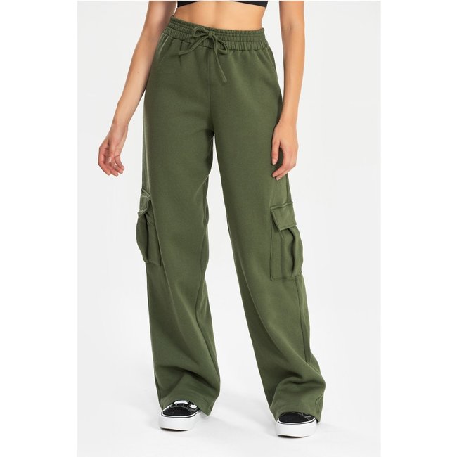 Calça Moletom Reta Cargo Feminina com Avesso Peluciado Verde Militar