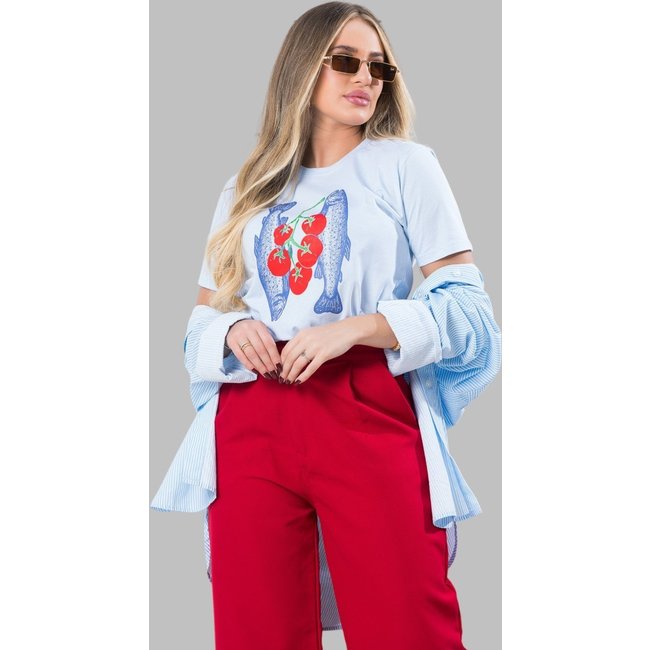 Camiseta Feminina Azul Claro Sardinhas e Tomates