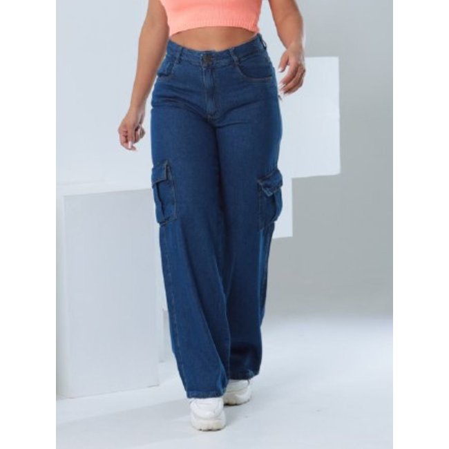 Calça jeans Donna de Paula cargo escura cintura alta com bolsos laterais