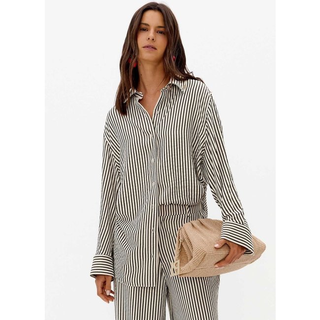 Camisa Oversized Listrada Lança Perfume