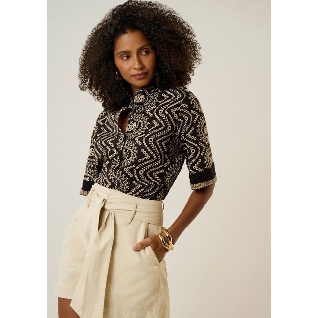 Camisa Maria Valentina Solta Decote V Manga Curta Cropped Preto