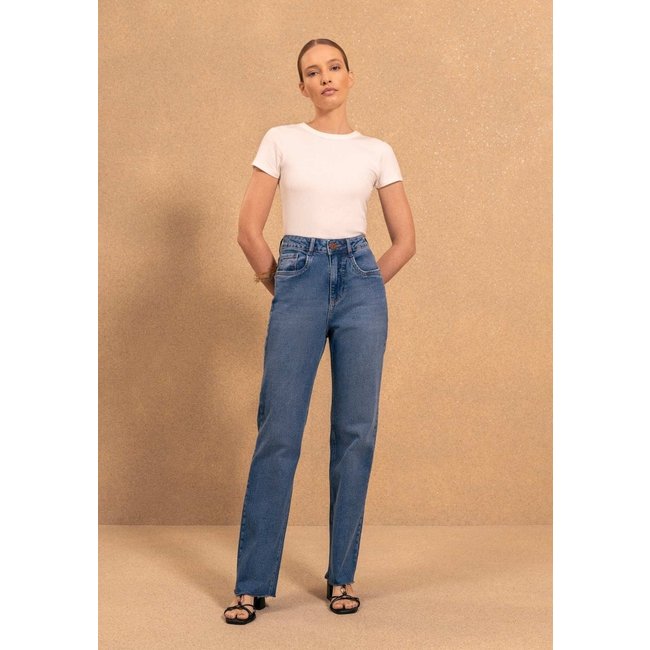 Calça Jeans Reta Com Cintura Alta E Barras A Fio