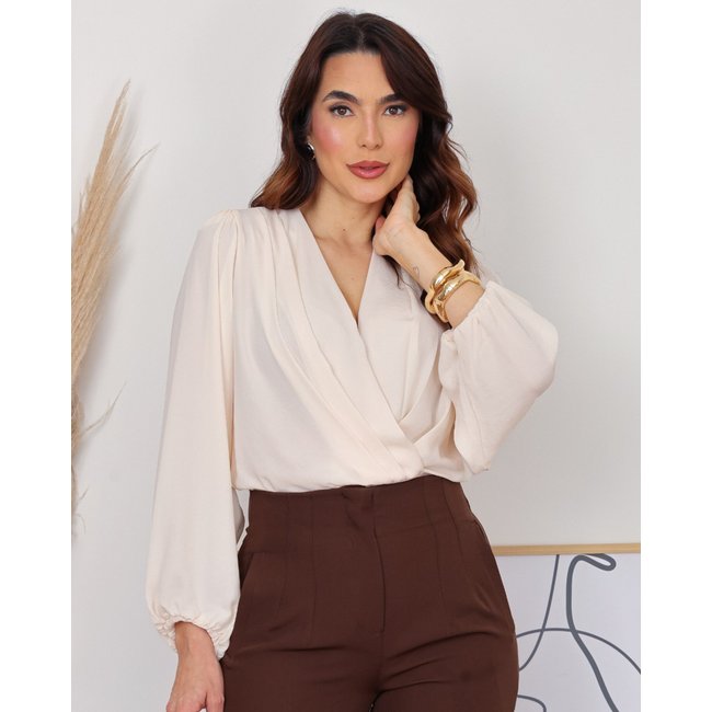 Body MOS Feminino em Crepe com Decote Transpassado Sem Bojo e Manga Longa Bufante Creme - Mariana Olympio