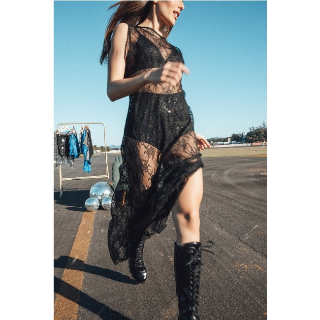Vestido Midi De Renda Preta Com Racha marinaegabriella