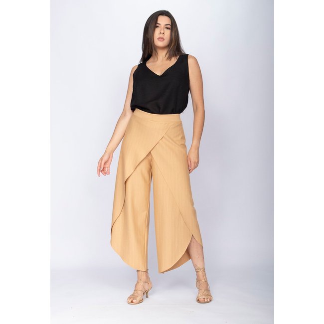 Calça Amazonia Vital Pantacourt Garatéa Transpassada Risca de Giz Dourado Buriti