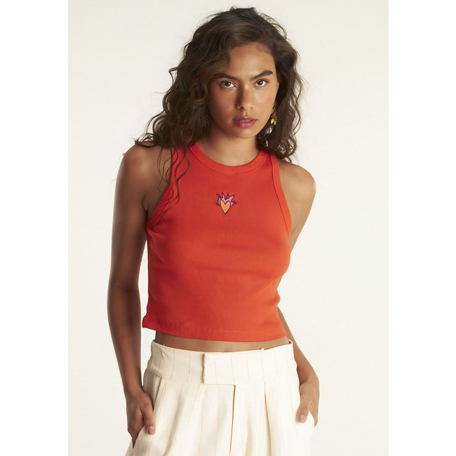 Regata Cropped Canelada Cantão Slim Bordado Coração Vermelha